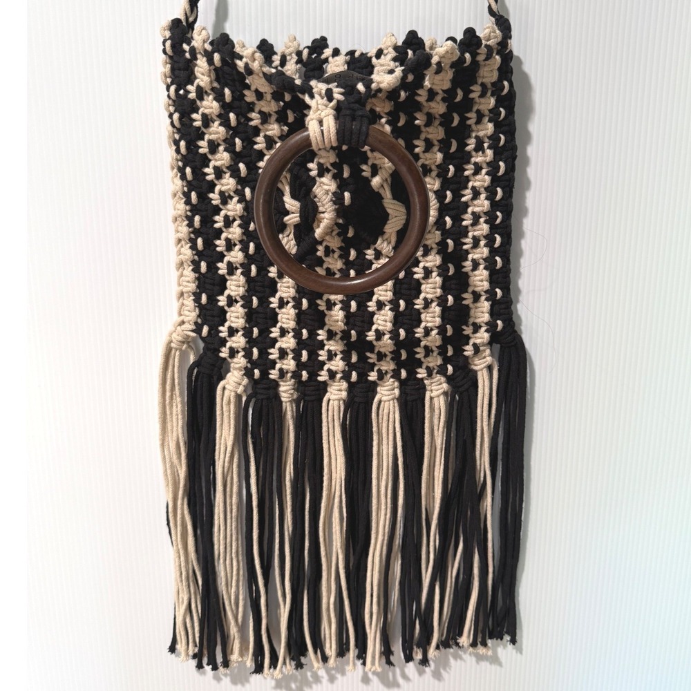 NWOT Fifth & Luxe Macrame Fringe Shoulder Bag Black Ivory Boho Wooden Ring Tote - Picture 4 of 8